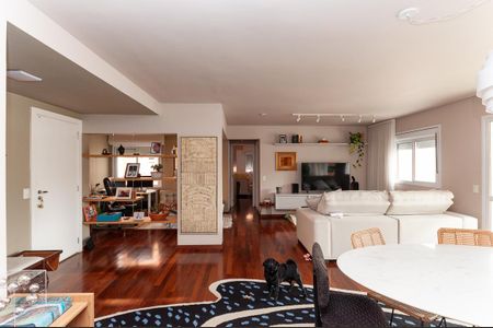 Apartamento à venda com 132m², 2 quartos e 2 vagasSala