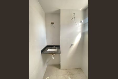 Apartamento para alugar com 56m², 2 quartos e 1 vaga Apartamento para alugar com 56m², 2 quartos e 1 vagaBanheiro da Suite