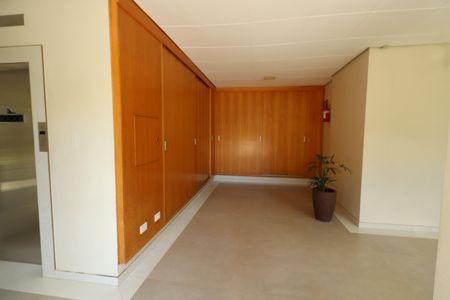 Apartamento à venda com 160m², 3 quartos e 2 vagas Apartamento à venda com 160m², 3 quartos e 2 vagasHall social