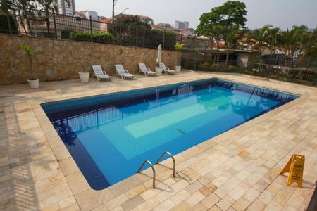 Apartamento à venda com 160m², 3 quartos e 2 vagas Apartamento à venda com 160m², 3 quartos e 2 vagasÁrea comum - Piscina 1