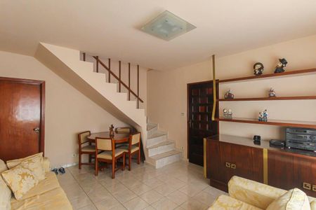 Casa à venda com 210m², 4 quartos e 6 vagasSala