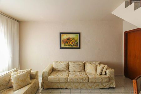 Casa à venda com 210m², 4 quartos e 6 vagasSala