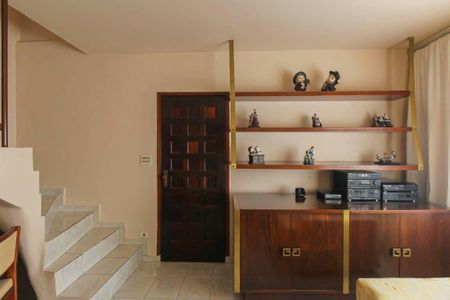 Casa à venda com 210m², 4 quartos e 6 vagasSala