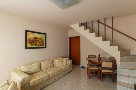 Casa à venda com 210m², 4 quartos e 6 vagasSala