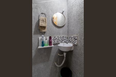 Casa de condomínio à venda com 70m², 2 quartos e 1 vagaBanheiro Social