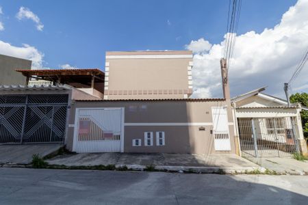 Casa de condomínio à venda com 70m², 2 quartos e 1 vagaFachada