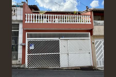 Casa à venda com 108m², 3 quartos e 2 vagas Casa à venda com 108m², 3 quartos e 2 vagasFachada