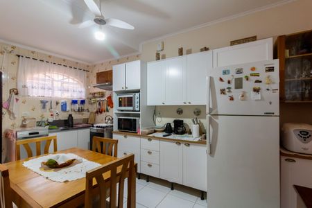 Casa à venda com 108m², 3 quartos e 2 vagas Casa à venda com 108m², 3 quartos e 2 vagasCozinha