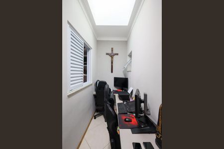 Casa à venda com 187m², 3 quartos e 2 vagasEscritório