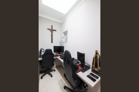 Casa à venda com 187m², 3 quartos e 2 vagasEscritório