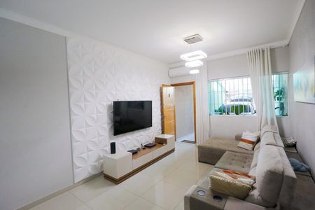 Casa à venda com 187m², 3 quartos e 2 vagasSala de estar