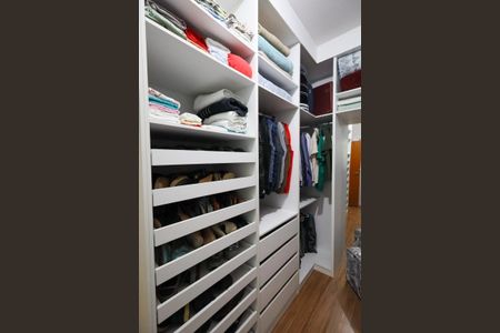 Casa à venda com 187m², 3 quartos e 2 vagasQuarto 1 Closet