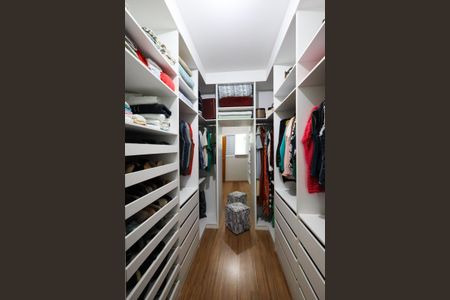 Casa à venda com 187m², 3 quartos e 2 vagasQuarto 1 Closet