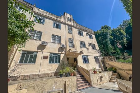 Apartamento à venda com 42m², 1 quarto e sem vaga Apartamento à venda com 42m², 1 quarto e sem vagaFachada