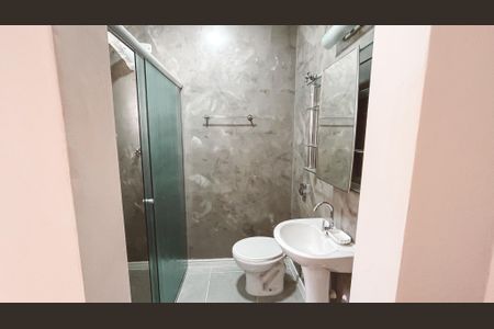 Casa à venda com 250m², 3 quartos e 2 vagasBanheiro da Suíte 2