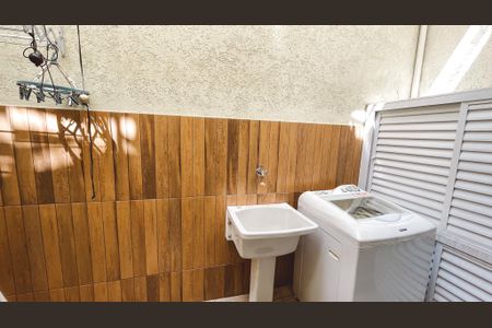 Casa à venda com 250m², 3 quartos e 2 vagasÁrea de Serviço