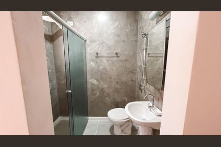 Casa à venda com 250m², 3 quartos e 2 vagasBanheiro da Suíte 2