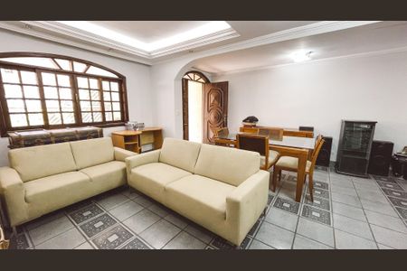 Casa à venda com 250m², 3 quartos e 2 vagasSala