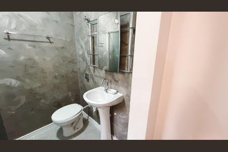 Casa à venda com 250m², 3 quartos e 2 vagasBanheiro da Suíte 2