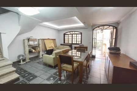 Casa à venda com 250m², 3 quartos e 2 vagasSala