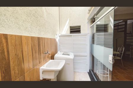 Casa à venda com 250m², 3 quartos e 2 vagasÁrea de Serviço