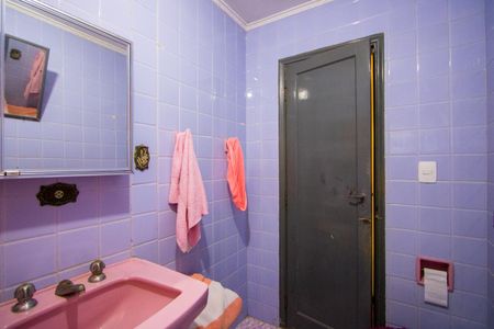 Casa à venda com 140m², 2 quartos e 2 vagasBanheiro social