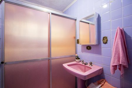 Casa à venda com 140m², 2 quartos e 2 vagasBanheiro social