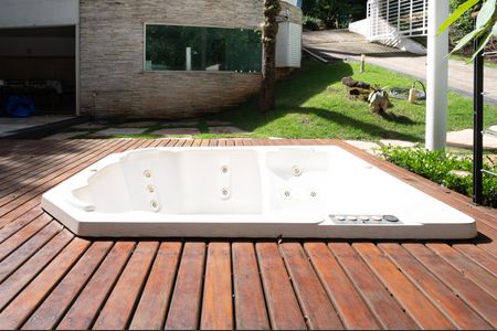 Casa de condomínio à venda com 460m², 4 quartos e 4 vagasdeck - hidro massagrn