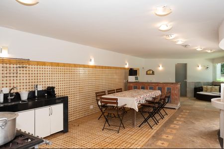 Casa de condomínio à venda com 460m², 4 quartos e 4 vagasChurrasqueira