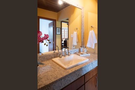 Casa de condomínio à venda com 460m², 4 quartos e 4 vagasLavabo