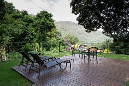 Casa de condomínio à venda com 460m², 4 quartos e 4 vagasdeck