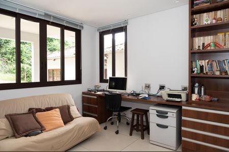 Casa de condomínio à venda com 460m², 4 quartos e 4 vagasEscritório