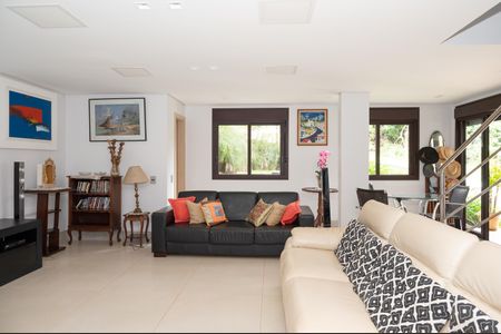 Casa de condomínio à venda com 460m², 4 quartos e 4 vagasSala