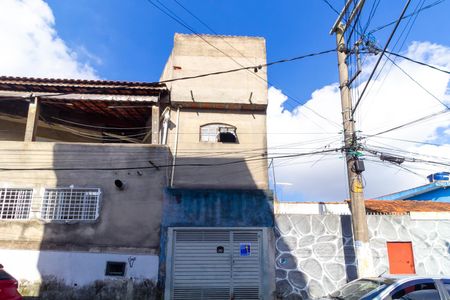 Casa à venda com 100m², 2 quartos e 3 vagasFachada dos fundos