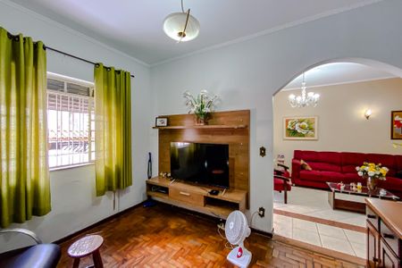 Casa à venda com 136m², 3 quartos e 2 vagasSala de TV