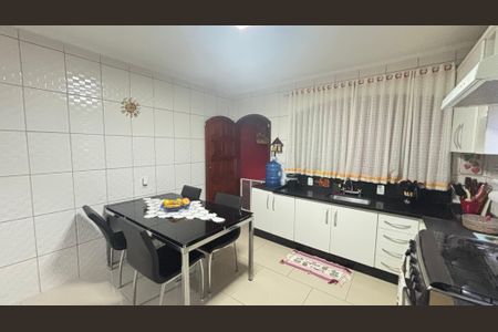 Casa à venda com 194m², 4 quartos e 2 vagasCozinha