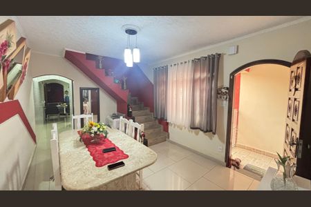 Casa à venda com 194m², 4 quartos e 2 vagasSala 