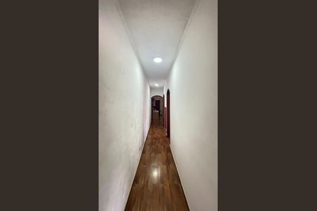 Casa à venda com 194m², 4 quartos e 2 vagasCorredor