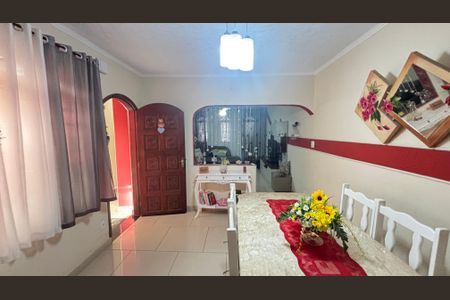 Casa à venda com 194m², 4 quartos e 2 vagasSala 