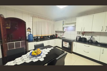 Casa à venda com 194m², 4 quartos e 2 vagasCozinha