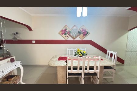 Casa à venda com 194m², 4 quartos e 2 vagasSala 