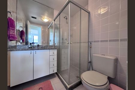 Apartamento à venda com 84m², 2 quartos e 2 vagasBanheiro Social