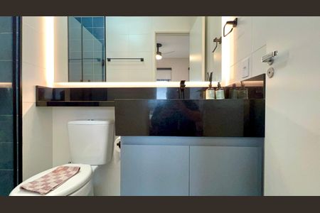 Banheiro de kitnet/studio para alugar com 1 quarto, 25m² em Pinheiros, São Paulo