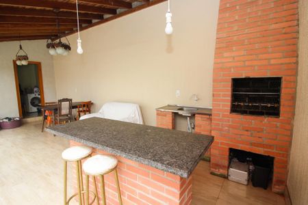 Casa à venda com 300m², 4 quartos e 2 vagasVaranda gourmet