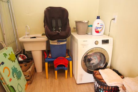 Casa à venda com 300m², 4 quartos e 2 vagasÁrea de Serviço 1