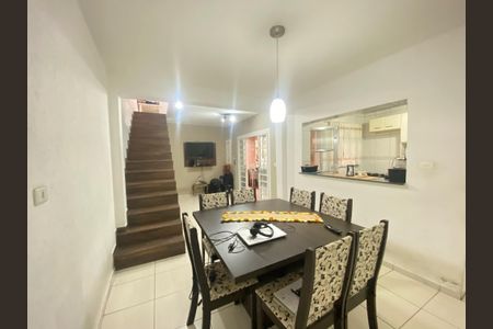 Casa à venda com 130m², 3 quartos e 3 vagasSala