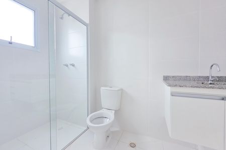 Apartamento para alugar com 64m², 2 quartos e 1 vaga Apartamento para alugar com 64m², 2 quartos e 1 vagaBanheiro da Suíte 1