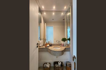 Apartamento para alugar com 243m², 3 quartos e 3 vagasLavabo