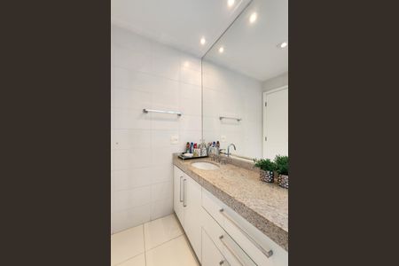 Apartamento para alugar com 243m², 3 quartos e 3 vagasBanheiro da Suíte 1