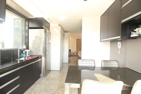 Apartamento à venda com 130m², 2 quartos e 2 vagasCozinha